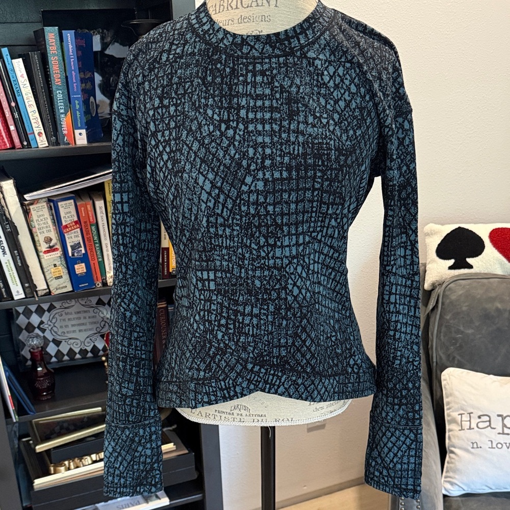 Lululemon Blue and Black run top